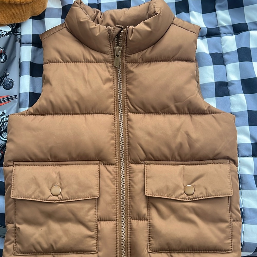 Puffy stylish brown vest